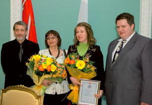На вручении наград в Смольном (слева направо): С.Е. Столяр, учитель гимназии № 470; <a href=